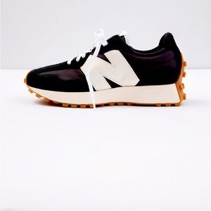 Women’s New Balance 327